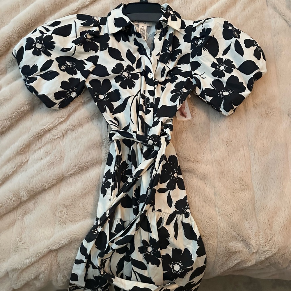 Puff sleeve button up dress , white and black, tie waist , XS
